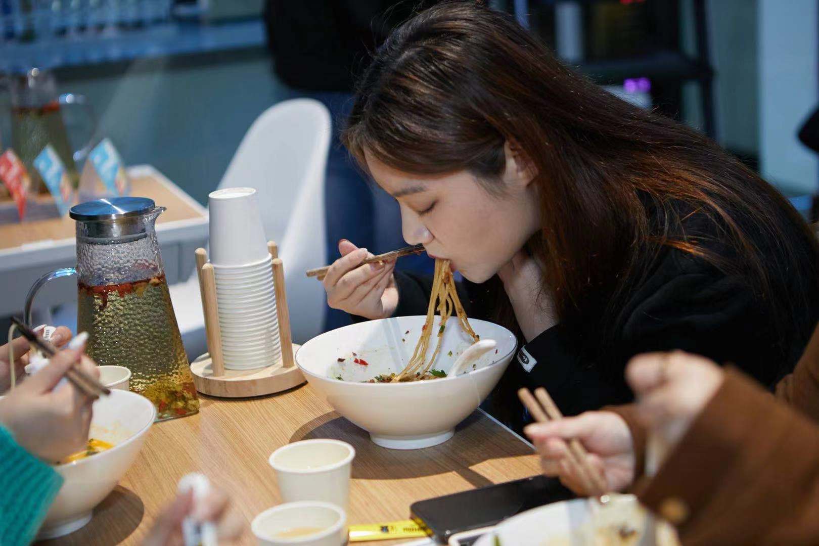 創(chuàng)新“智能面館”新賽道 ，數(shù)字化賦能掘金千億級(jí)面類市場|餐飲界