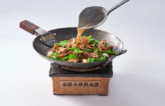 一盤辣椒炒肉，能撐起費(fèi)大廚的“出湘記”嗎？|餐飲界