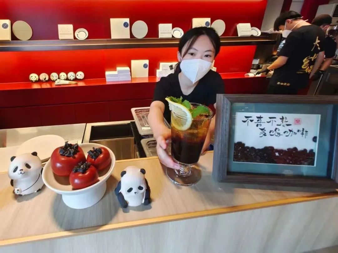 老字號(hào)布鞋內(nèi)聯(lián)升做咖啡，跨界咖啡這么卷了嗎？|餐飲界