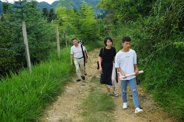 29年教學，9年公益，他以身作則，改變了無數(shù)山區(qū)孩子的人生