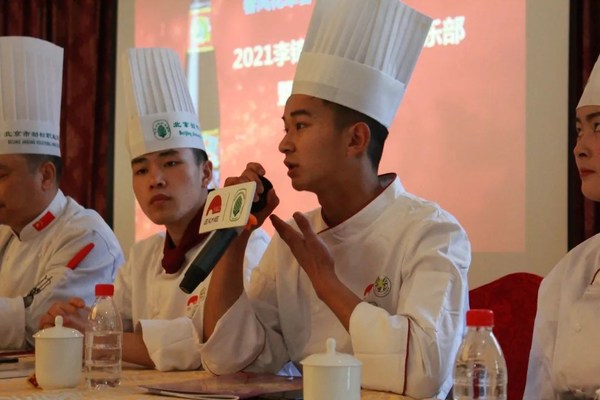 3個月當(dāng)上炒鍋領(lǐng)班，李錦記助00后小伙"北漂"學(xué)廚獲新生