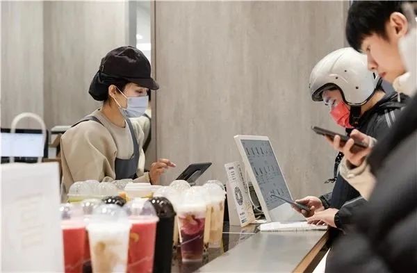 日銷3500杯，日入6萬(wàn)元，喜茶“事業(yè)合伙”首戰(zhàn)告捷|餐飲界