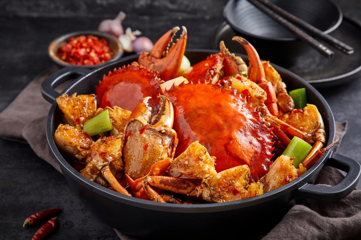 吃蟹要怎樣吃出個新“鮮”感？七欣天海鮮火鍋給你答案！