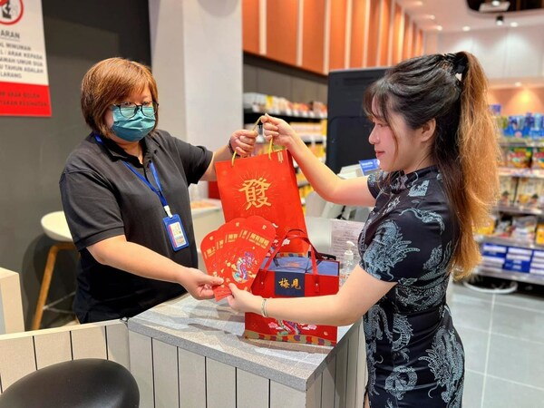 海外中國(guó)春節(jié)氛圍濃厚，中國(guó)梅酒被全球華人加入年貨購(gòu)物車|餐飲界