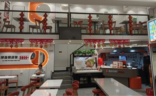 柳州加盟商施洪邦：一個不會煮麻辣燙的店主，如何實現(xiàn)首日破萬？