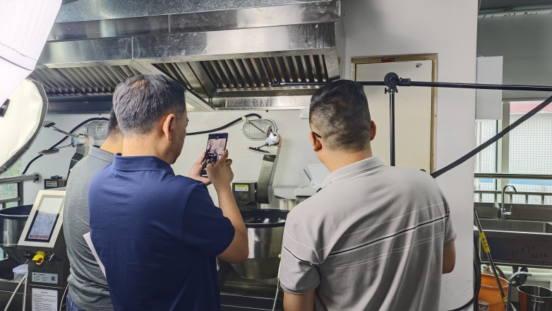 炒菜機器人席卷餐飲，預制菜迎來終結(jié)者？|餐飲界